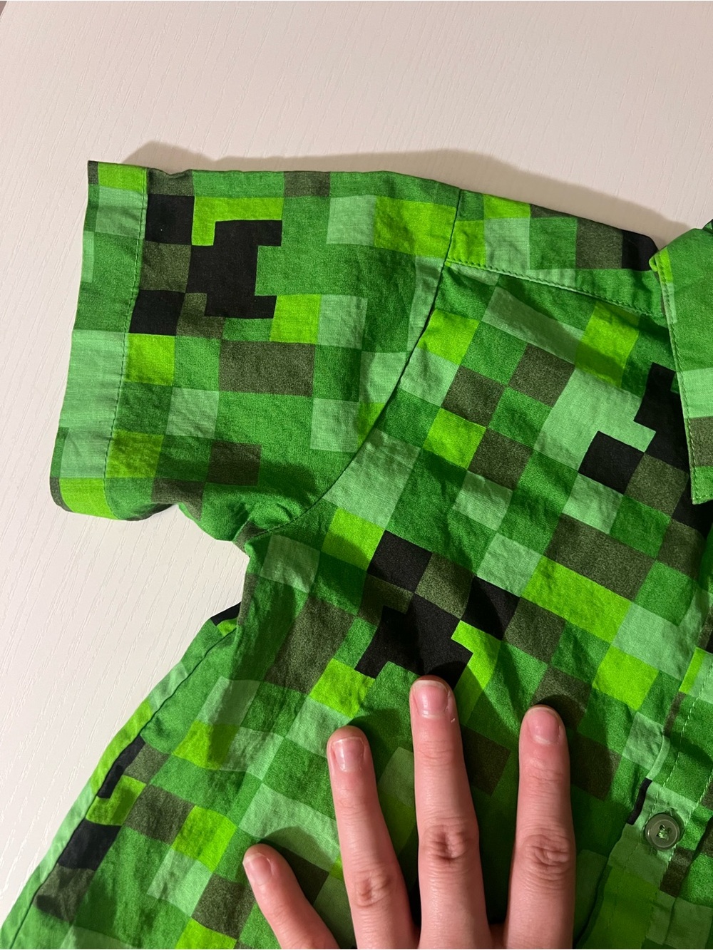 Minecraft Creeper Button-Up Shirt Size 4 Boys Green Pixel Print - Picture 3 of 5